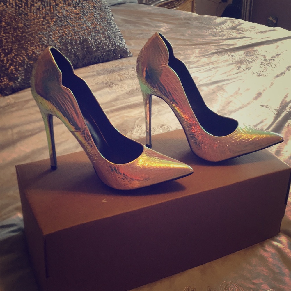 Silver and pink hologram pump